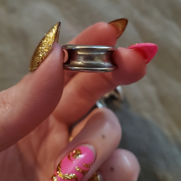 5/8" Filigree Surgical Steel Saddle Plugs - Picture 6 of 6